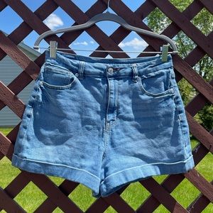 American Eagle Curvy Mom Short Medium Wash Size 8